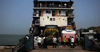 বন্ধের এক ঘণ্টা পর পাটুরিয়া-দৌলতদিয়ায় ফেরি চলাচল শুরু